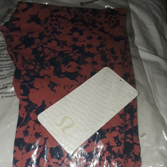 Lululemon - Picture 4 of 4